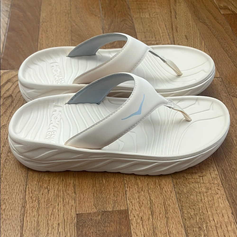 Hoka Women’s ORA Recovery Flip. Size 9. Vanilla